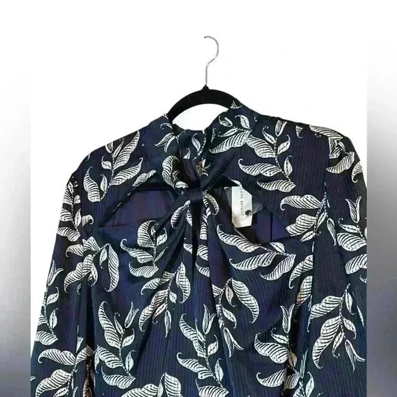 Lane Bryant Business Casual Blouse Mock Neck with Twist Cutout NWT Size 24 - Picture 6 of 16